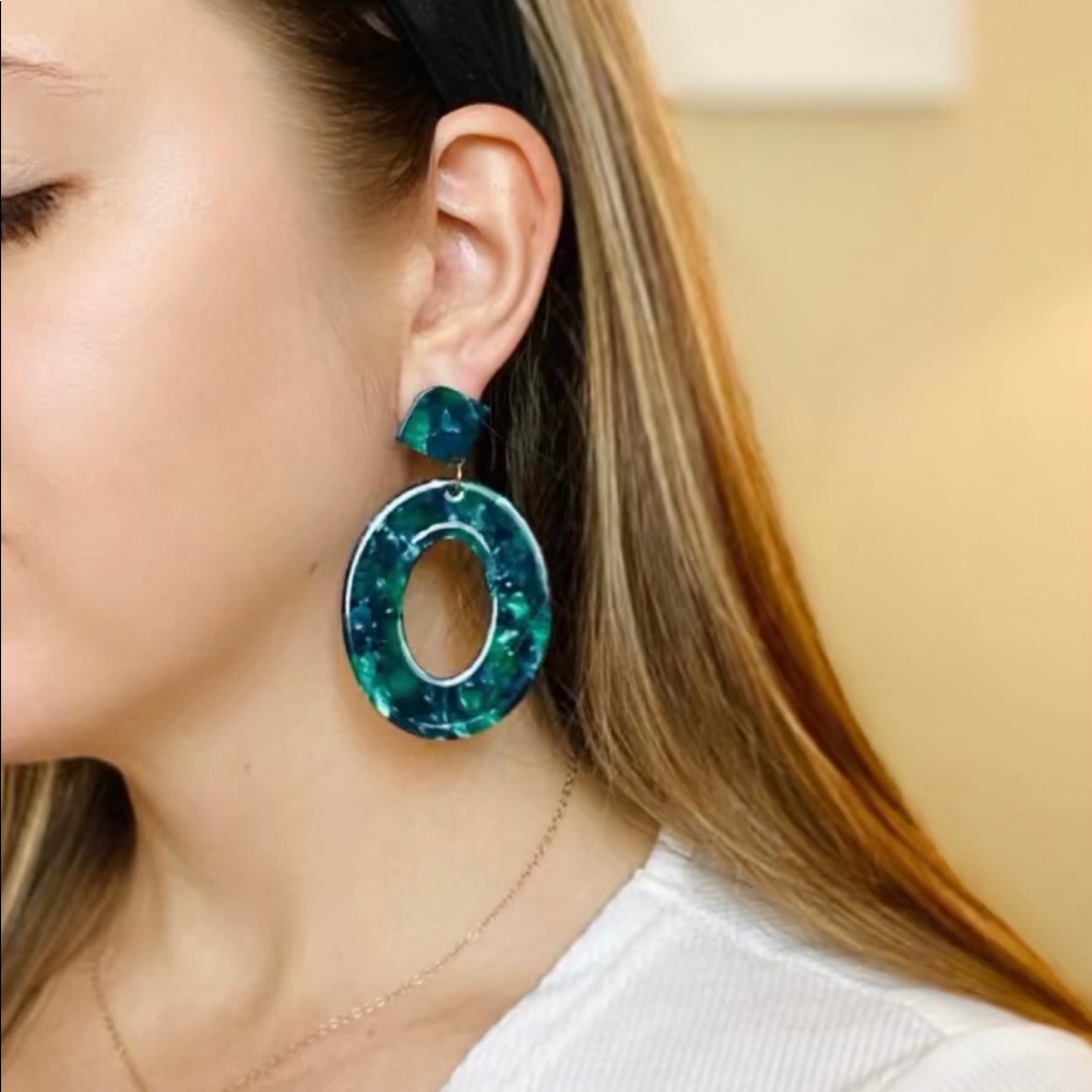 {🥳x3HP}•Blue|Green Vibrant Acrylic Drop Earrings•